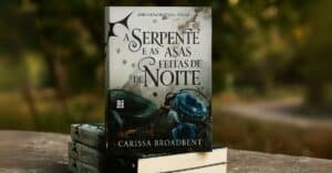 livros da duologia nascidos da noite em cima de uma mesa